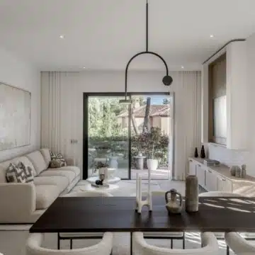 Three bedroom apartment located near the Sierra Blanca mountain range in the prestigious Altos Reales Picture 0