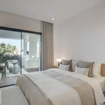 Three bedroom apartment located near the Sierra Blanca mountain range in the prestigious Altos Reales Picture 1