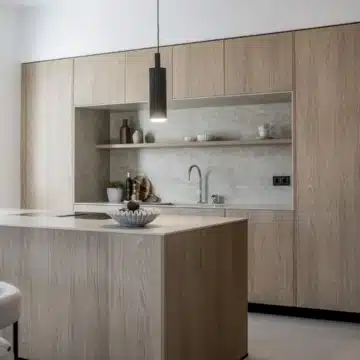 Three bedroom apartment located near the Sierra Blanca mountain range in the prestigious Altos Reales Picture 9