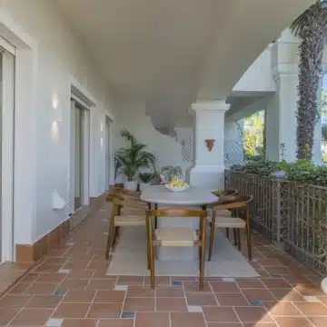 Three bedroom apartment located near the Sierra Blanca mountain range in the prestigious Altos Reales Picture 38