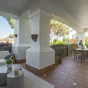 Three bedroom apartment located near the Sierra Blanca mountain range in the prestigious Altos Reales Picture 3