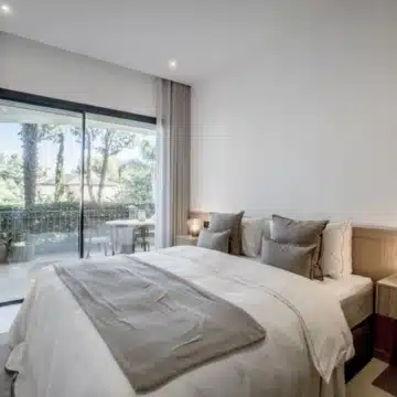 Three bedroom apartment located near the Sierra Blanca mountain range in the prestigious Altos Reales Picture 14