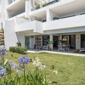 Ground-floor two bedroom apartment located in the sought-after Mirador del Golf, Estepona Picture 8