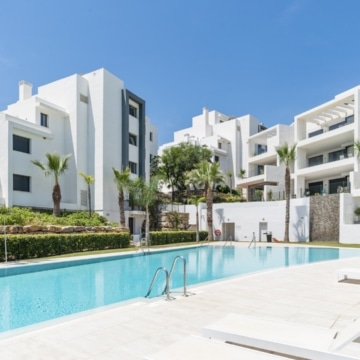 Ground-floor two bedroom apartment located in the sought-after Mirador del Golf, Estepona Picture 6