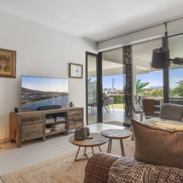 Ground-floor two bedroom apartment located in the sought-after Mirador del Golf, Estepona Picture 5