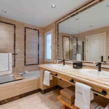 Elegant three-bedroom apartment in Montebello Hills, an exclusive private community in Sierra Blanca Picture 13