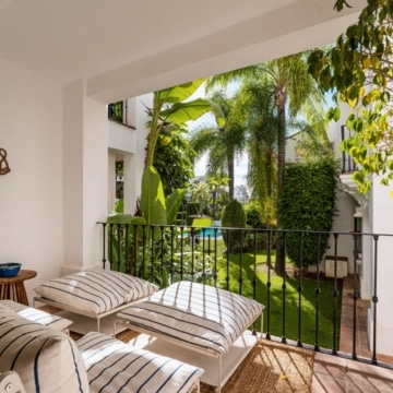 Elegant three-bedroom apartment in Montebello Hills, an exclusive private community in Sierra Blanca Picture 5