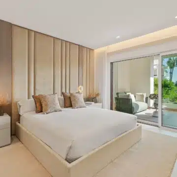 Newly renovated groundfloor apartment in the beachfront community of Bahia del Velerin, Estepona Picture 2