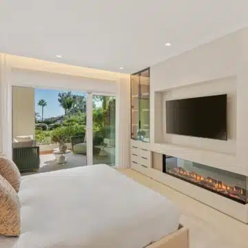 Newly renovated groundfloor apartment in the beachfront community of Bahia del Velerin, Estepona Picture 4