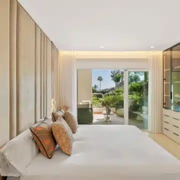 Newly renovated groundfloor apartment in the beachfront community of Bahia del Velerin, Estepona Picture 5