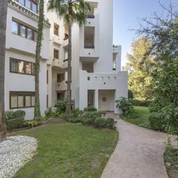 Newly renovated groundfloor apartment in the beachfront community of Bahia del Velerin, Estepona Picture 37