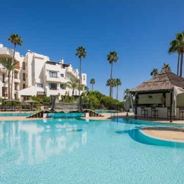 Newly renovated groundfloor apartment in the beachfront community of Bahia del Velerin, Estepona Picture 43