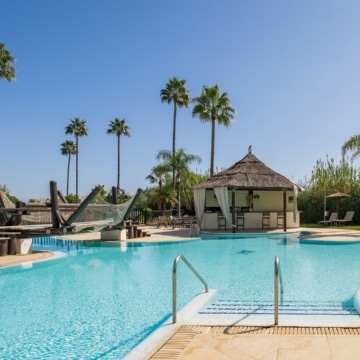 Newly renovated groundfloor apartment in the beachfront community of Bahia del Velerin, Estepona Picture 44