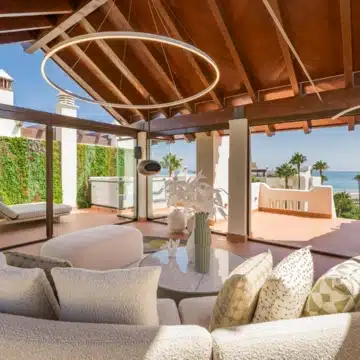 Meticulously renovated beachfront penthouse that epitomizes luxury coastal living in Bahia del Velerin, Estepona Picture 2
