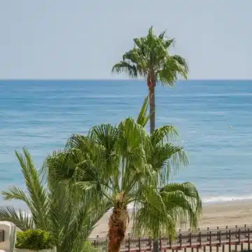 Meticulously renovated beachfront penthouse that epitomizes luxury coastal living in Bahia del Velerin, Estepona Picture 30