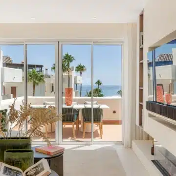 Meticulously renovated beachfront penthouse that epitomizes luxury coastal living in Bahia del Velerin, Estepona Picture 32