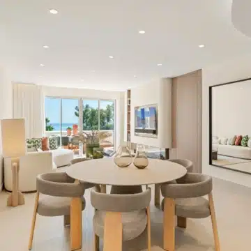 Meticulously renovated beachfront penthouse that epitomizes luxury coastal living in Bahia del Velerin, Estepona Picture 8