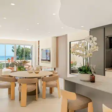 Meticulously renovated beachfront penthouse that epitomizes luxury coastal living in Bahia del Velerin, Estepona Picture 4