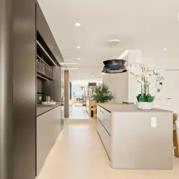 Meticulously renovated beachfront penthouse that epitomizes luxury coastal living in Bahia del Velerin, Estepona Picture 20