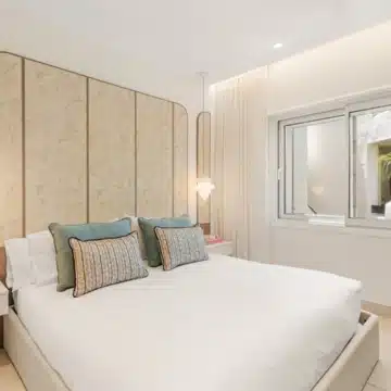 Meticulously renovated beachfront penthouse that epitomizes luxury coastal living in Bahia del Velerin, Estepona Picture 18