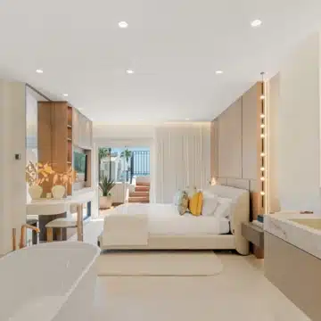 Meticulously renovated beachfront penthouse that epitomizes luxury coastal living in Bahia del Velerin, Estepona Picture 10