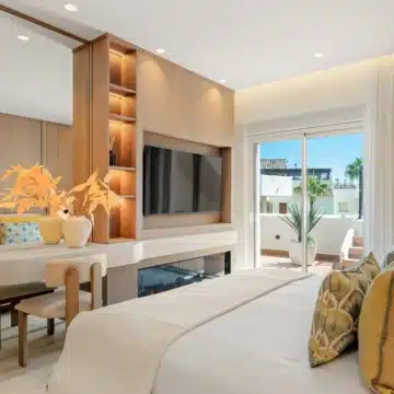 Meticulously renovated beachfront penthouse that epitomizes luxury coastal living in Bahia del Velerin, Estepona Picture 46