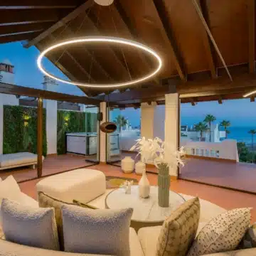 Meticulously renovated beachfront penthouse that epitomizes luxury coastal living in Bahia del Velerin, Estepona Picture 52