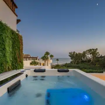 Meticulously renovated beachfront penthouse that epitomizes luxury coastal living in Bahia del Velerin, Estepona Picture 53