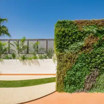 Meticulously renovated beachfront penthouse that epitomizes luxury coastal living in Bahia del Velerin, Estepona Picture 24
