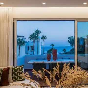 Meticulously renovated beachfront penthouse that epitomizes luxury coastal living in Bahia del Velerin, Estepona Picture 59