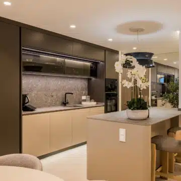 Meticulously renovated beachfront penthouse that epitomizes luxury coastal living in Bahia del Velerin, Estepona Picture 60