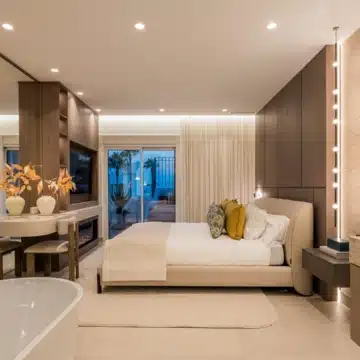 Meticulously renovated beachfront penthouse that epitomizes luxury coastal living in Bahia del Velerin, Estepona Picture 19