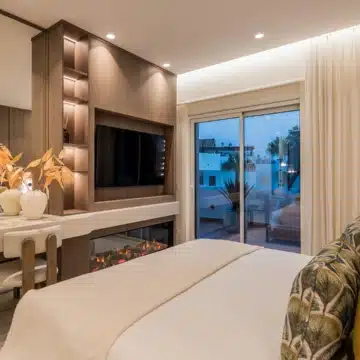 Meticulously renovated beachfront penthouse that epitomizes luxury coastal living in Bahia del Velerin, Estepona Picture 61