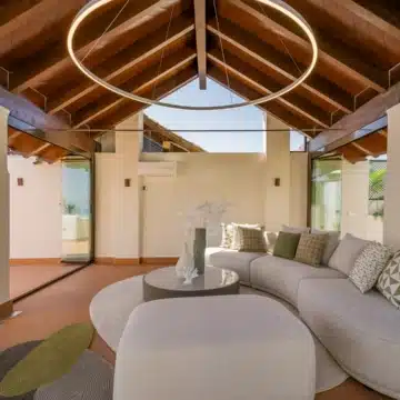 Meticulously renovated beachfront penthouse that epitomizes luxury coastal living in Bahia del Velerin, Estepona Picture 28