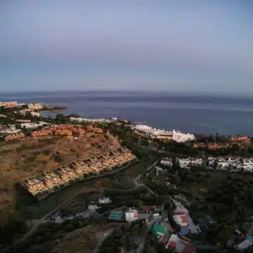 Beyond Homes – Modern semi-detached villa with pool in the privileged location Seghers, Estepona Picture 11