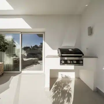 Newly renovated 3-bedroom duplex apartment in La Quinta, Benahavis Picture 18