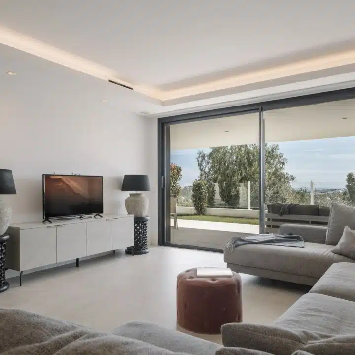 Stunning ground-floor apartment in the highly sought-after community of Azahar de Marbella, Nueva Andalucia Picture