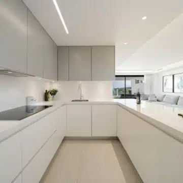 Stunning ground-floor apartment in the highly sought-after community of Azahar de Marbella, Nueva Andalucia Picture 13