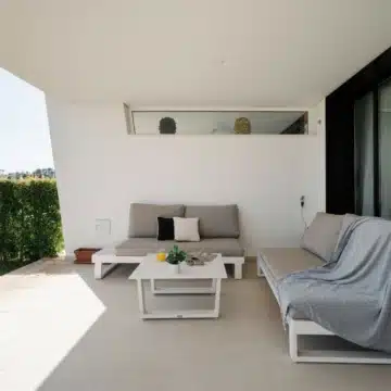 Stunning ground-floor apartment in the highly sought-after community of Azahar de Marbella, Nueva Andalucia Picture 29