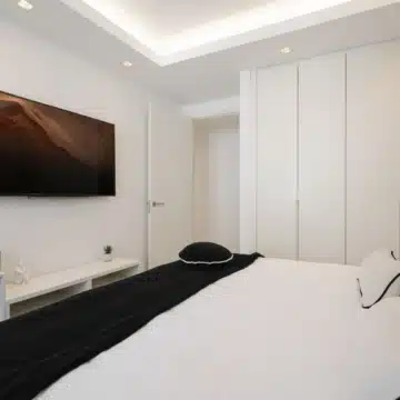 Stunning ground-floor apartment in the highly sought-after community of Azahar de Marbella, Nueva Andalucia Picture 24