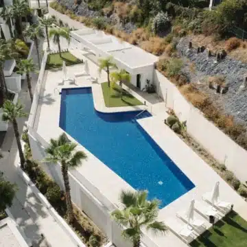 Stunning ground-floor apartment in the highly sought-after community of Azahar de Marbella, Nueva Andalucia Picture 27