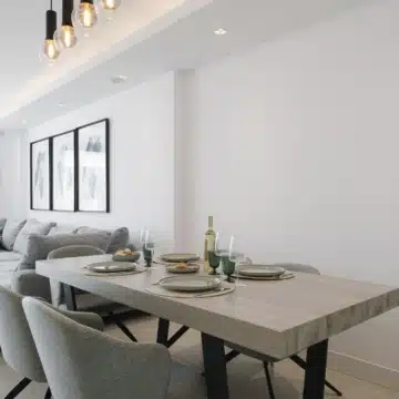 Stunning ground-floor apartment in the highly sought-after community of Azahar de Marbella, Nueva Andalucia Picture 7