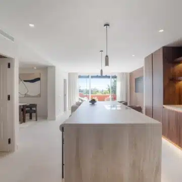 Newly renovated four bedroom duplex penthouse in Nueva Andalucia, Marbella Picture 6