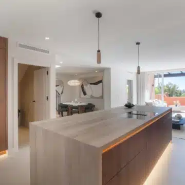 Newly renovated four bedroom duplex penthouse in Nueva Andalucia, Marbella Picture 16