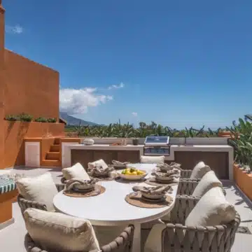 Newly renovated four bedroom duplex penthouse in Nueva Andalucia, Marbella Picture 18