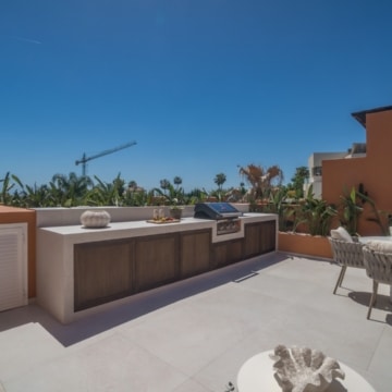 Newly renovated four bedroom duplex penthouse in Nueva Andalucia, Marbella Picture 20