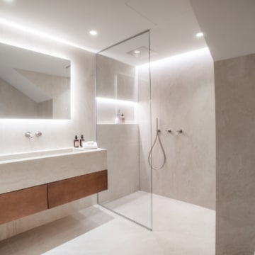 Newly renovated four bedroom duplex penthouse in Nueva Andalucia, Marbella Picture 31