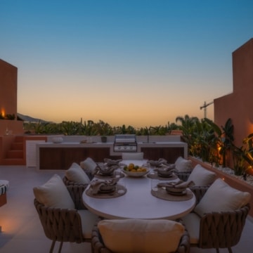 Newly renovated four bedroom duplex penthouse in Nueva Andalucia, Marbella Picture 42
