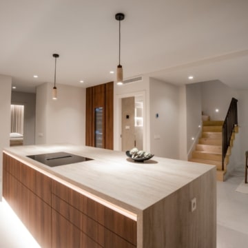 Newly renovated four bedroom duplex penthouse in Nueva Andalucia, Marbella Picture 38