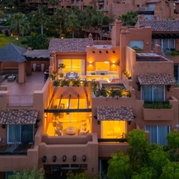 Newly renovated four bedroom duplex penthouse in Nueva Andalucia, Marbella Picture 40